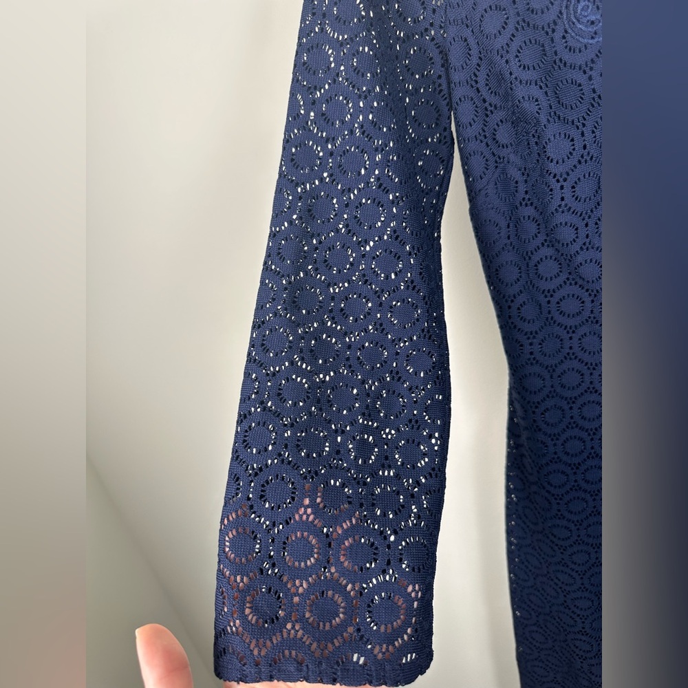 Lilly Pulitzer Alden Lace Dress Size XS Navy EUC Double V Neck Overlay - Picture 4 of 8